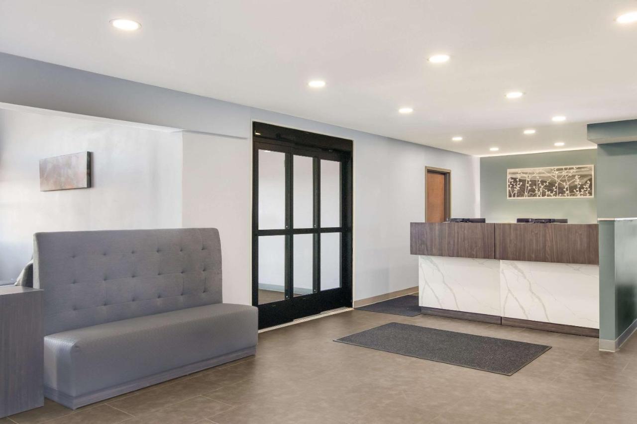 Sleep Inn & Suites Clarion, Pa Near I-80 ภายนอก รูปภาพ